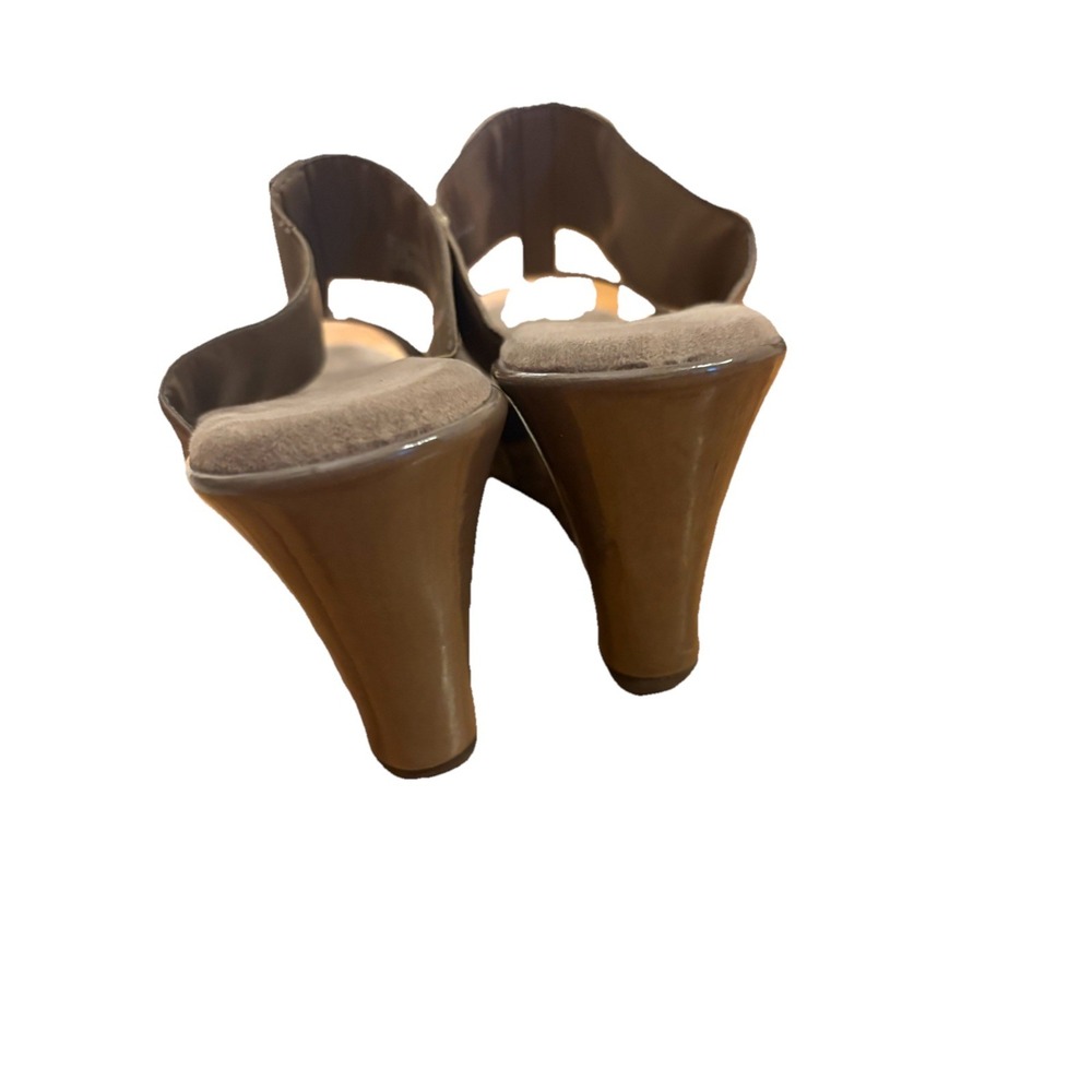Women's Tan Wedge Sandals Slip On Comfort Elastic T Strap Size 10M - Picture 4 of 7